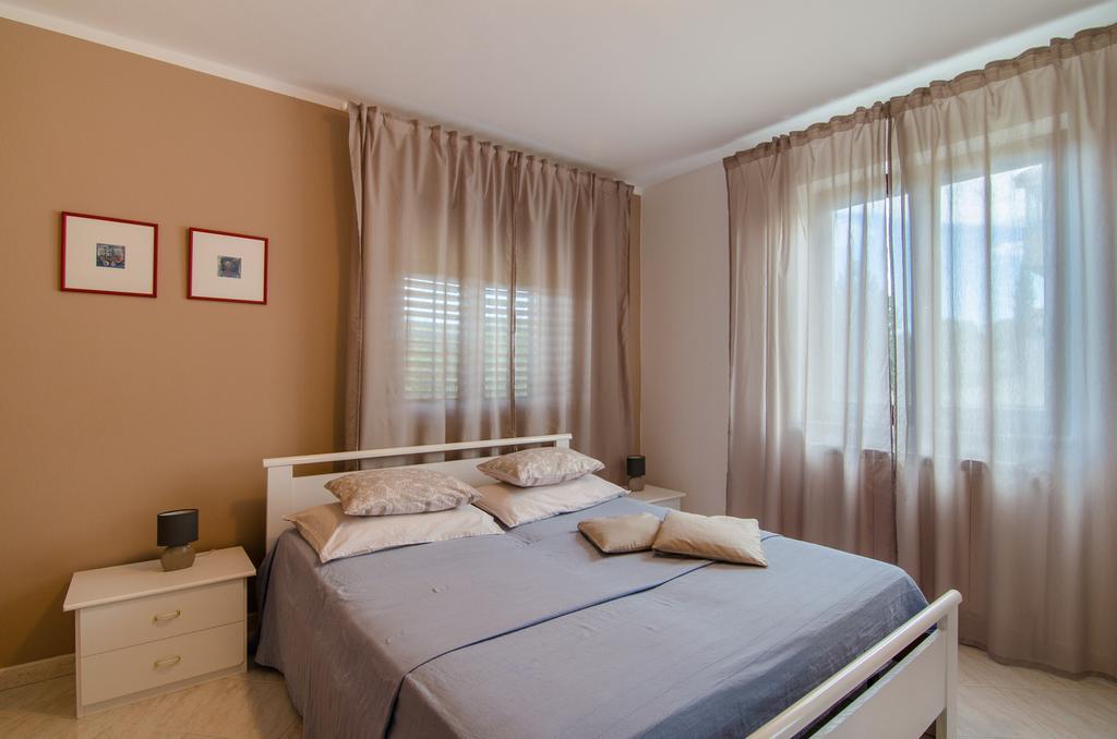 Apartments Karlo & Ivona Лабин Стая снимка