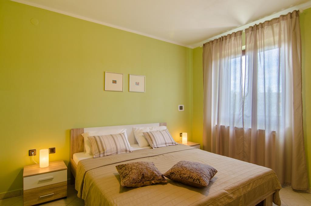 Apartments Karlo & Ivona Лабин Стая снимка