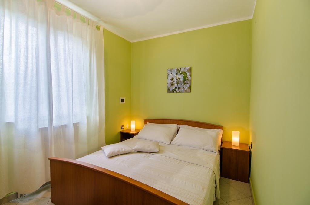 Apartments Karlo & Ivona Лабин Стая снимка