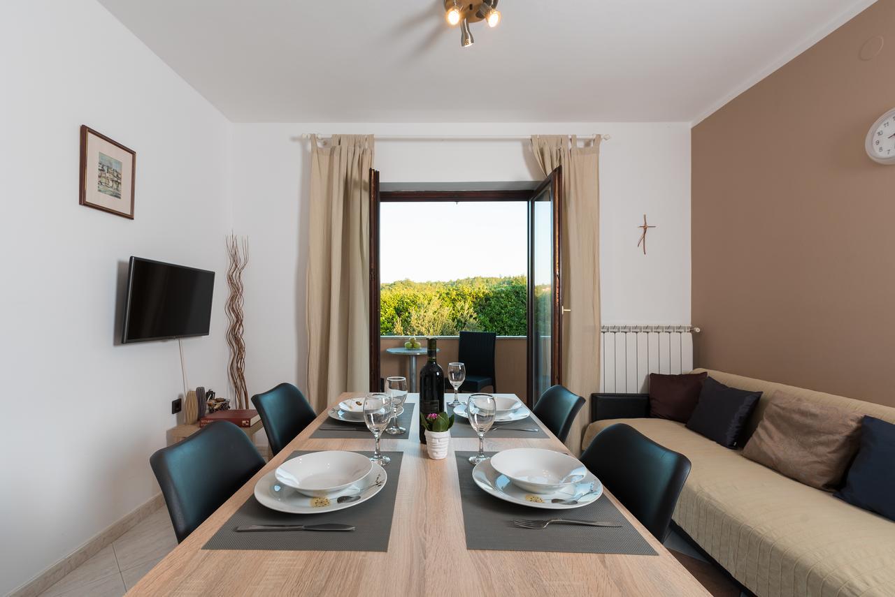 Apartments Karlo & Ivona Лабин Екстериор снимка